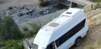 Bingöl'de Minibüs Şarampole Devrildi: 7 Yaralı