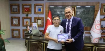 Bingöl Valisi, LGS'de 500 Tam Puan Alan Öğrenciyi Ağırladı