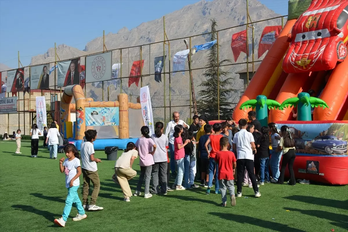 Bir Anadolu Şenliği Hakkari'de Başladı