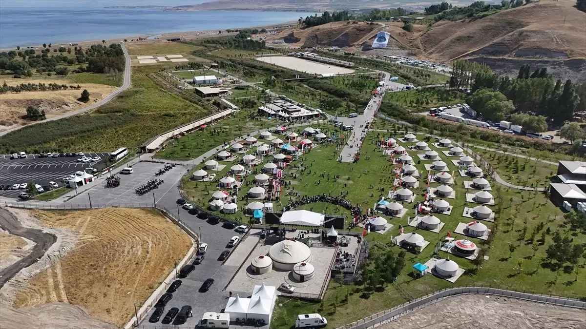 Bitlis'in Ahlat ilçesinde Malazgirt Zaferi'nin 954. yıl dönümü etkinlikleri başladı