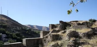 Bitlis Kalesi'nde 29 Santimetre Uzunluğunda Demir Anahtar Bulundu