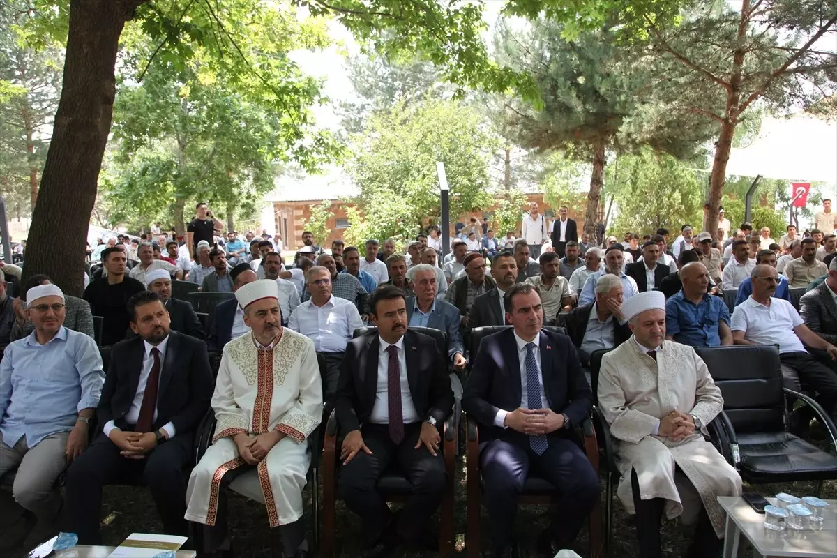 Ahlat'ta 83 Hafız İcazet Töreniyle Mezun Oldu