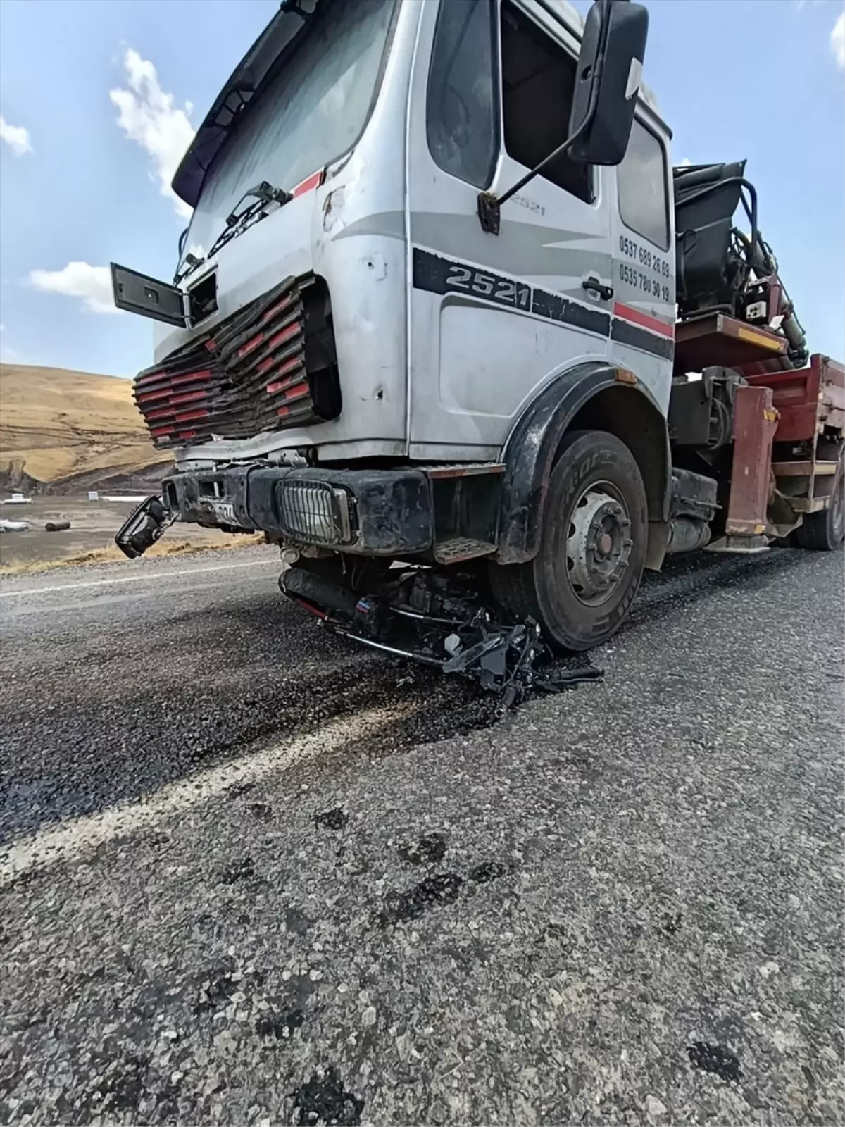 Bitlis'te Düğün Konvoyunda Trafik Kazası: Gelinin Kardeşi Hayatını Kaybetti