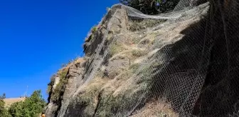 Bitlis'te Kaya Düşme Riskine Karşı Yamaçlara Çelik Ağ Örüldü