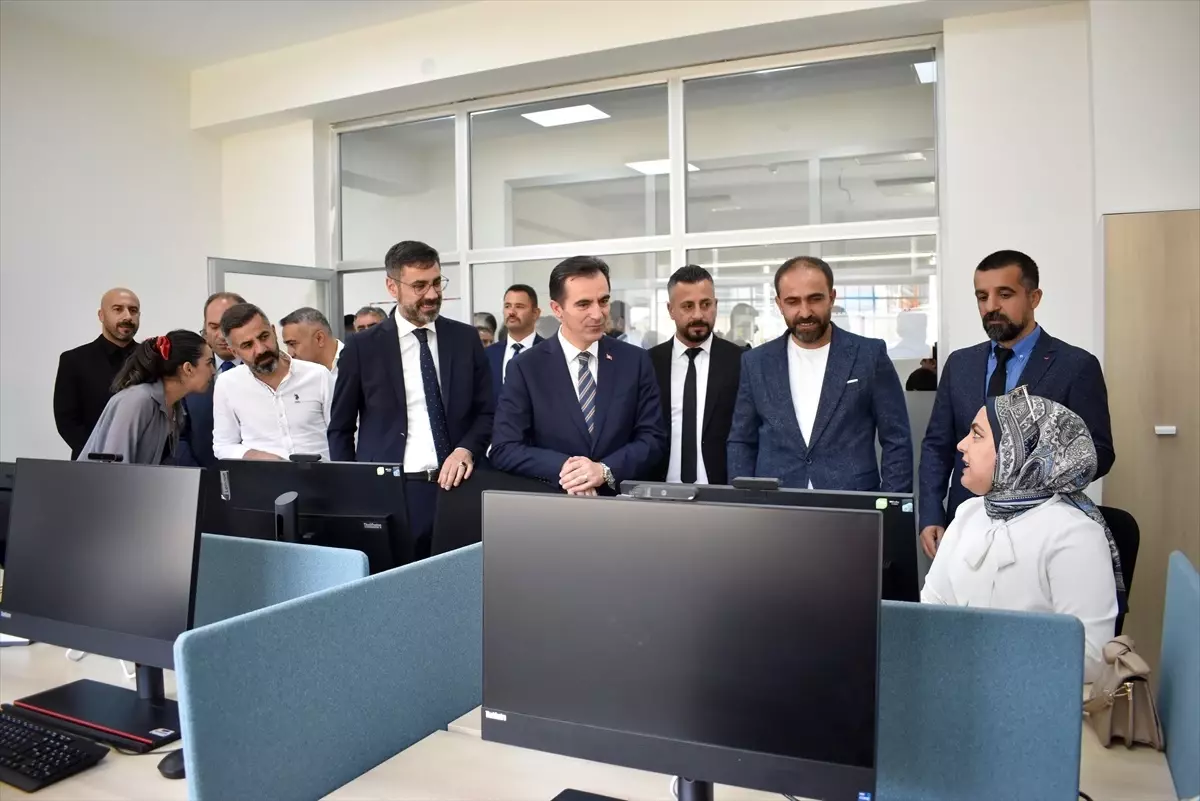 Bitlis'te Dijital Gençlik Merkezi Açıldı