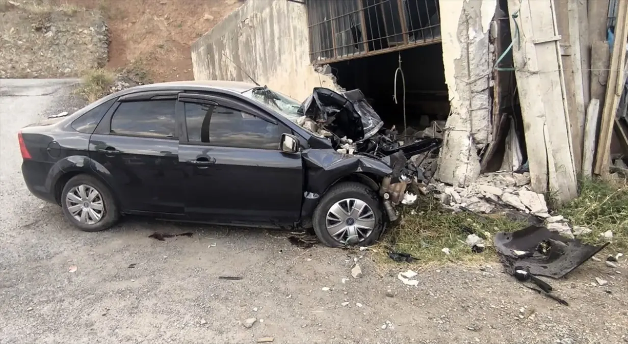 Bitlis'te Otomobil Kazası: 1 Ölü, 4 Yaralı