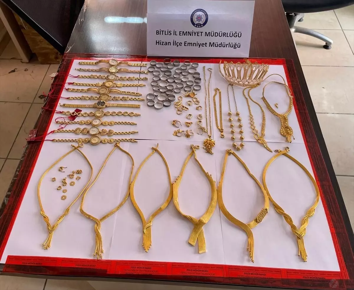 Bitlis'te Kuyumcudan Altın Çalan 5 Şüpheli Yakalandı