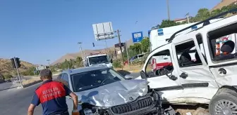 Bitlis'te Trafik Kazası: 7 Yaralı