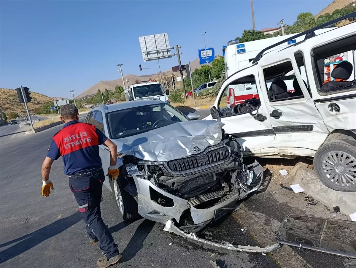 Bitlis'te Trafik Kazası: 7 Yaralı
