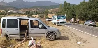 Bitlis'te Kamyonet ile Hafif Ticari Araç Çarpıştı: 5 Yaralı
