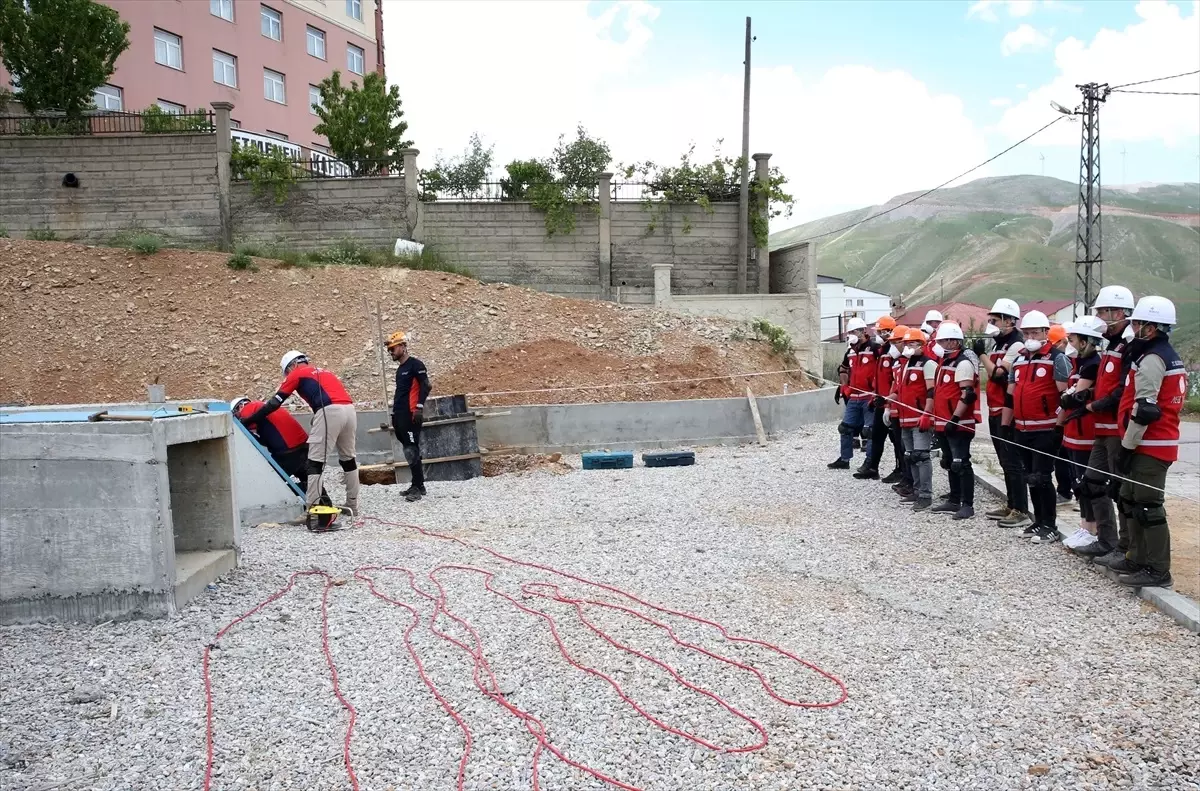 Bitlis'te Öğretmenler AFAD Gönüllüsü Oluyor