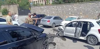 Bitlis'te Trafik Kazaları: 19 Yaralı