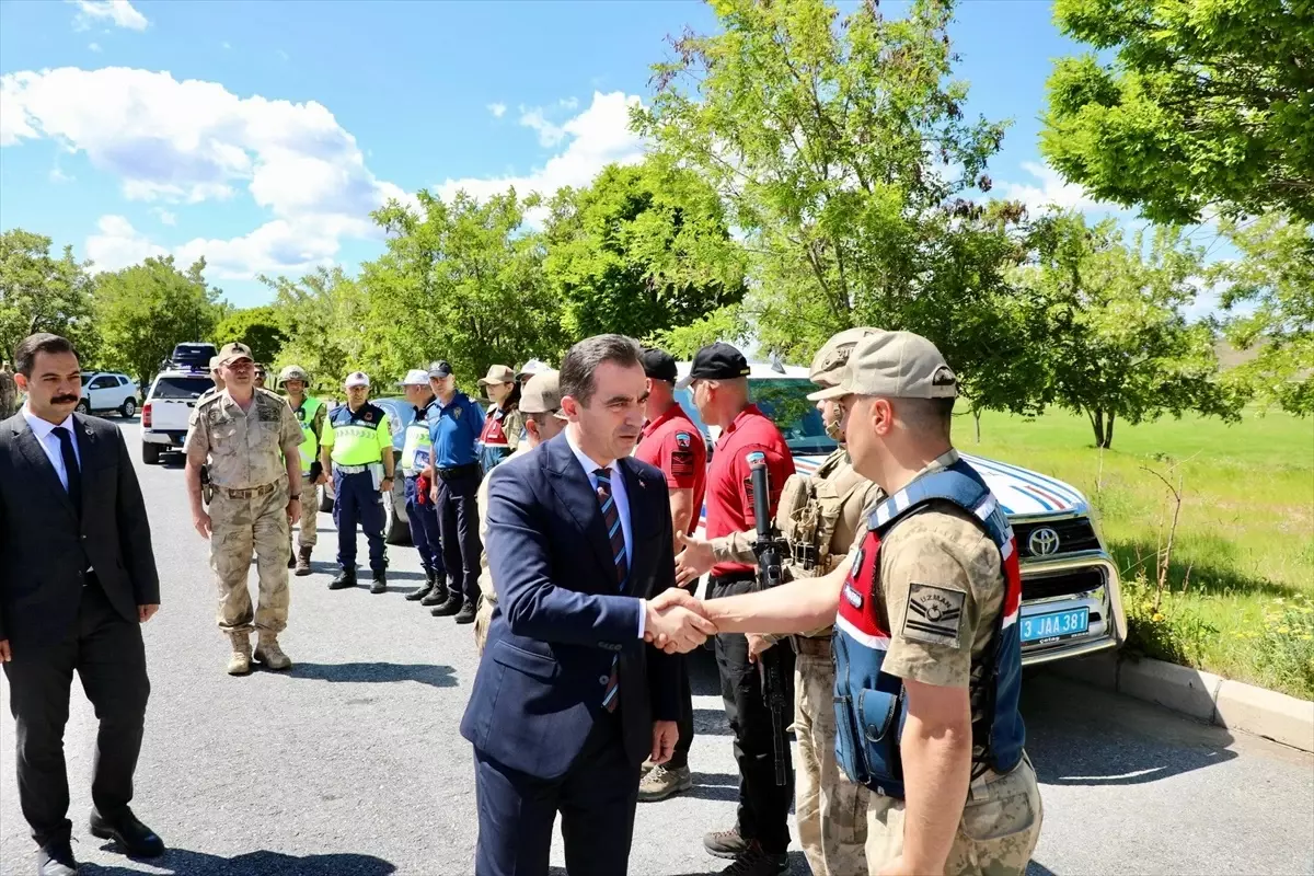 Bitlis Valisi Karakaya'dan Kontrol Noktalarına Ziyaret