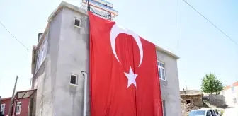 Bitlisli şehit sözleşmeli erler Yeşildemir ve Uyanık'ın ailelerine şehadet haberi verildi