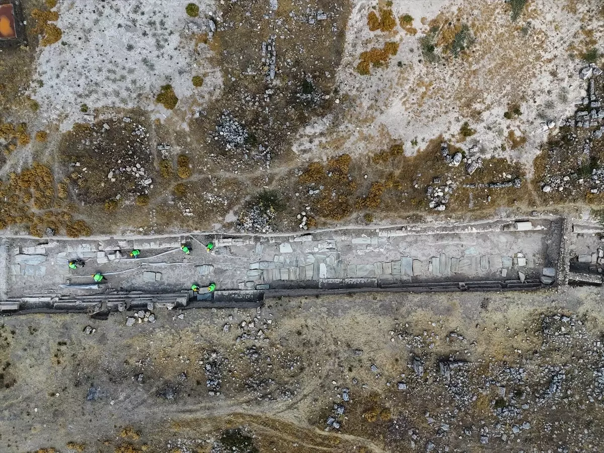 Blaundos Antik Kenti&apos;nde Roma Dönemine Ait Su ve Kanalizasyon Sistemi Ortaya Çıktı