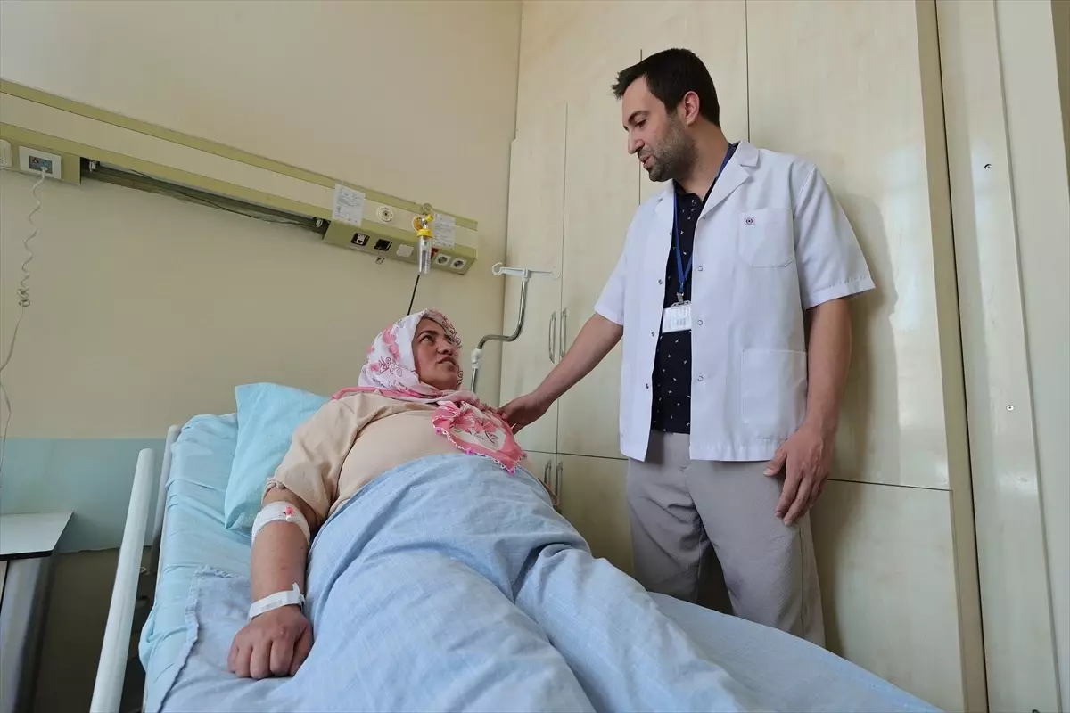 Hakkari'de İlk Kapalı Ameliyatla Kanserli Tümör Alındı