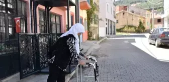 Sevgiyle Kurulan Asansör: 67 Yaşındaki Kadın Eşinin Yaptırdığı Asansörle Rahatça Evine Girebiliyor