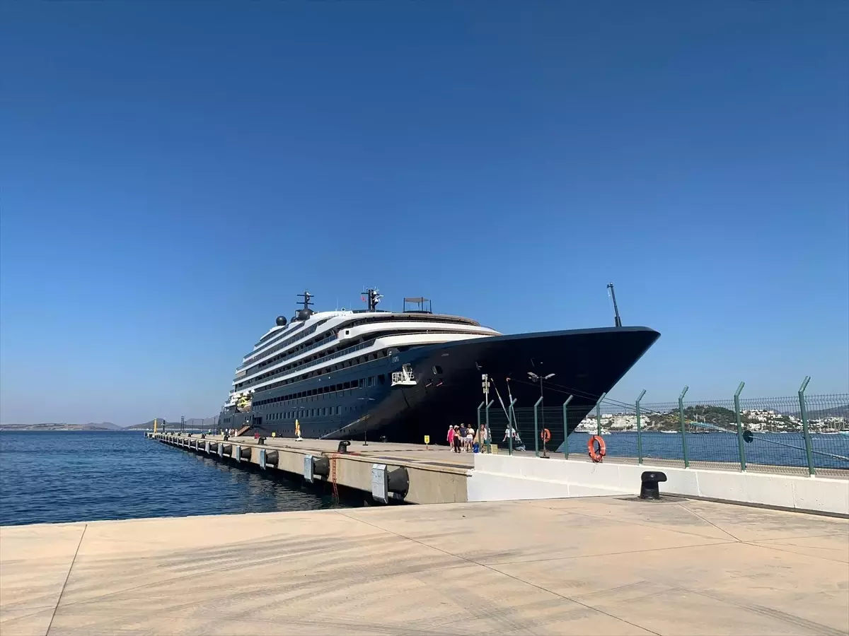 Bodrum'a 'Evrima' Kruvaziyeriyle 254 Turist Geldi