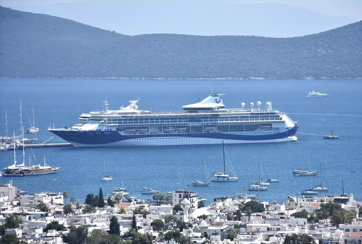 Bodrum'a Kruvaziyer Turist Akını