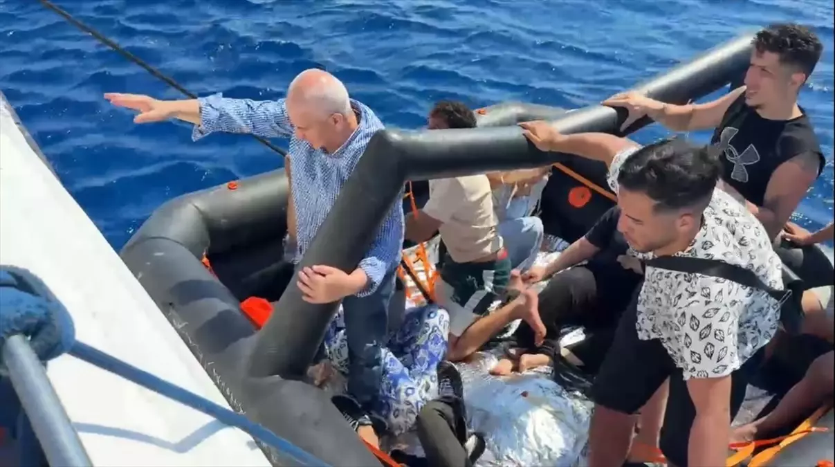Bodrum Açıklarında 13 Düzensiz Göçmen Kurtarıldı