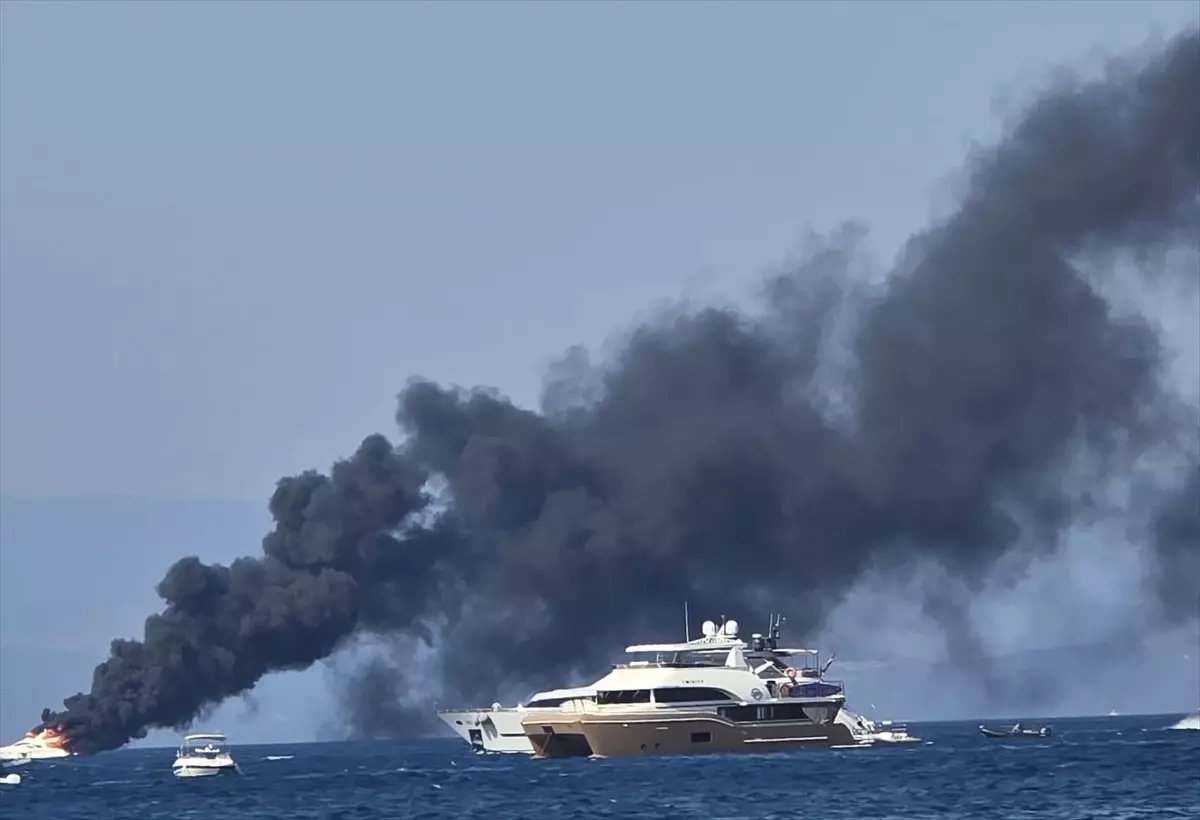 Bodrum Açıklarında Motoryat Yangını