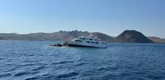 Bodrum'da Kayalıklara Çarpan Motoryatın Kurtarma Çalışmaları Devam Ediyor