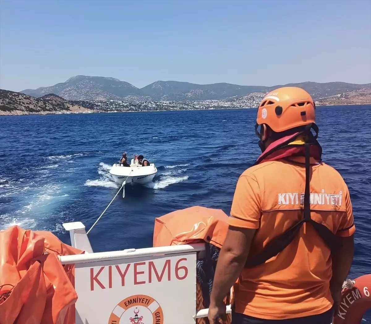 Bodrum'da Sürüklenen İki Teknedeki 9 Kişi Kurtarıldı