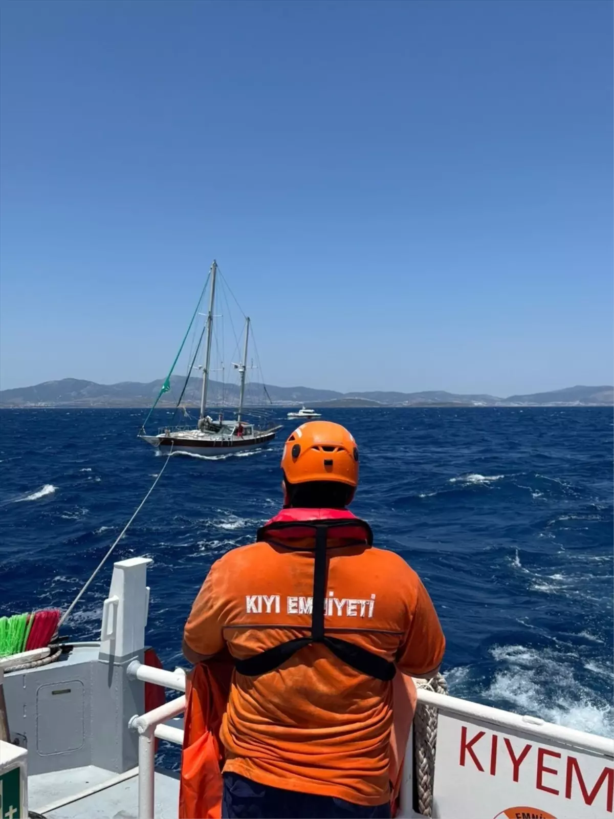 Bodrum Açıklarında Sürüklenen Teknedeki İki Kişi Kurtarıldı