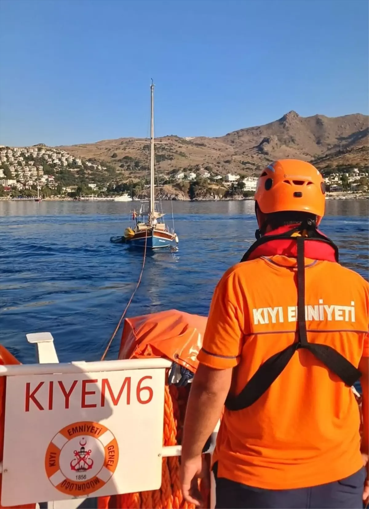 Bodrum Açıklarında Sürüklenen Teknedeki İki Kişi Kurtarıldı