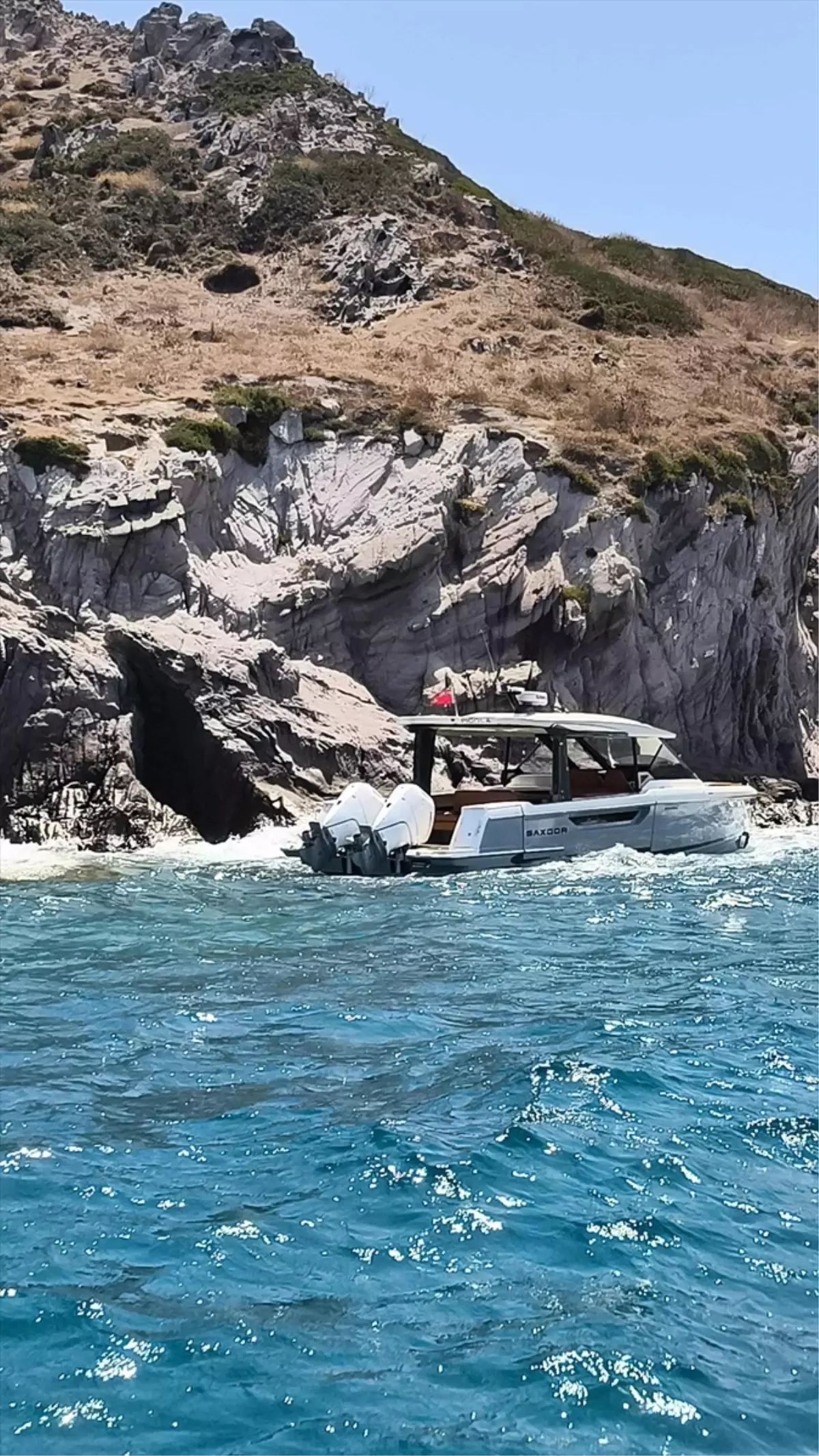 Bodrum'da Arızalanan Teknedeki 3 Kişi Kurtarıldı