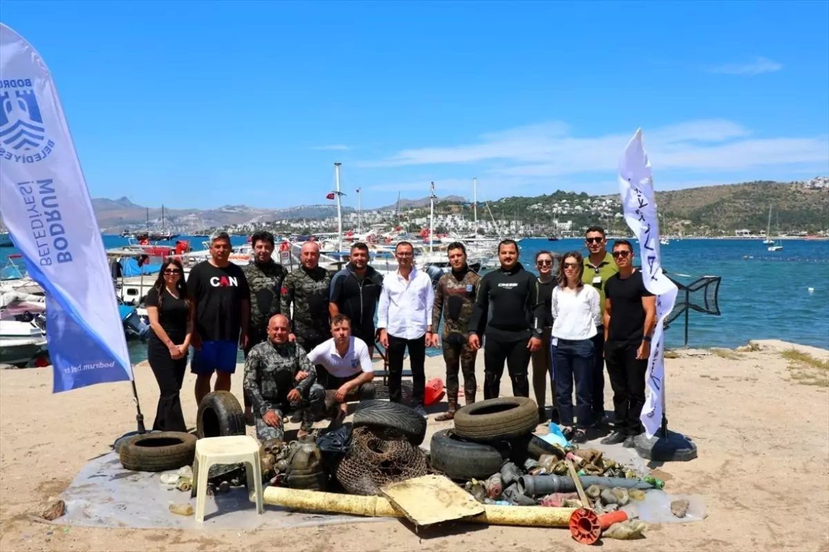 Bodrum'da Deniz Dibi Temizliği: 223 Kilogram Atık Çıkarıldı