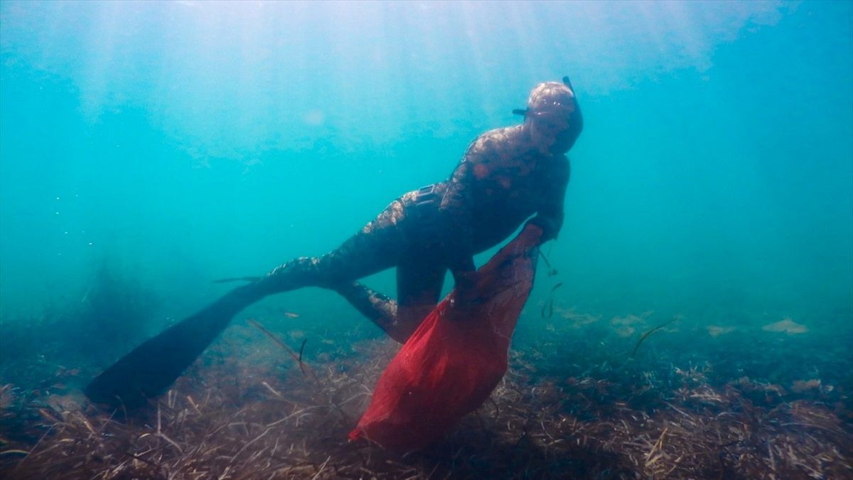 Bodrum'da Deniz Dibi Temizliği: 62 Kilogram Atık Toplandı