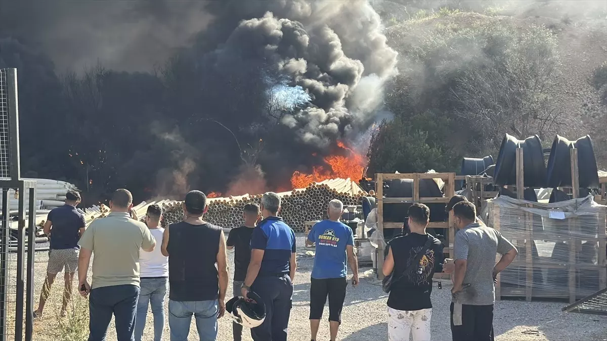 Bodrum'da Plastik Boru Depolama Alanında Yangın Çıktı