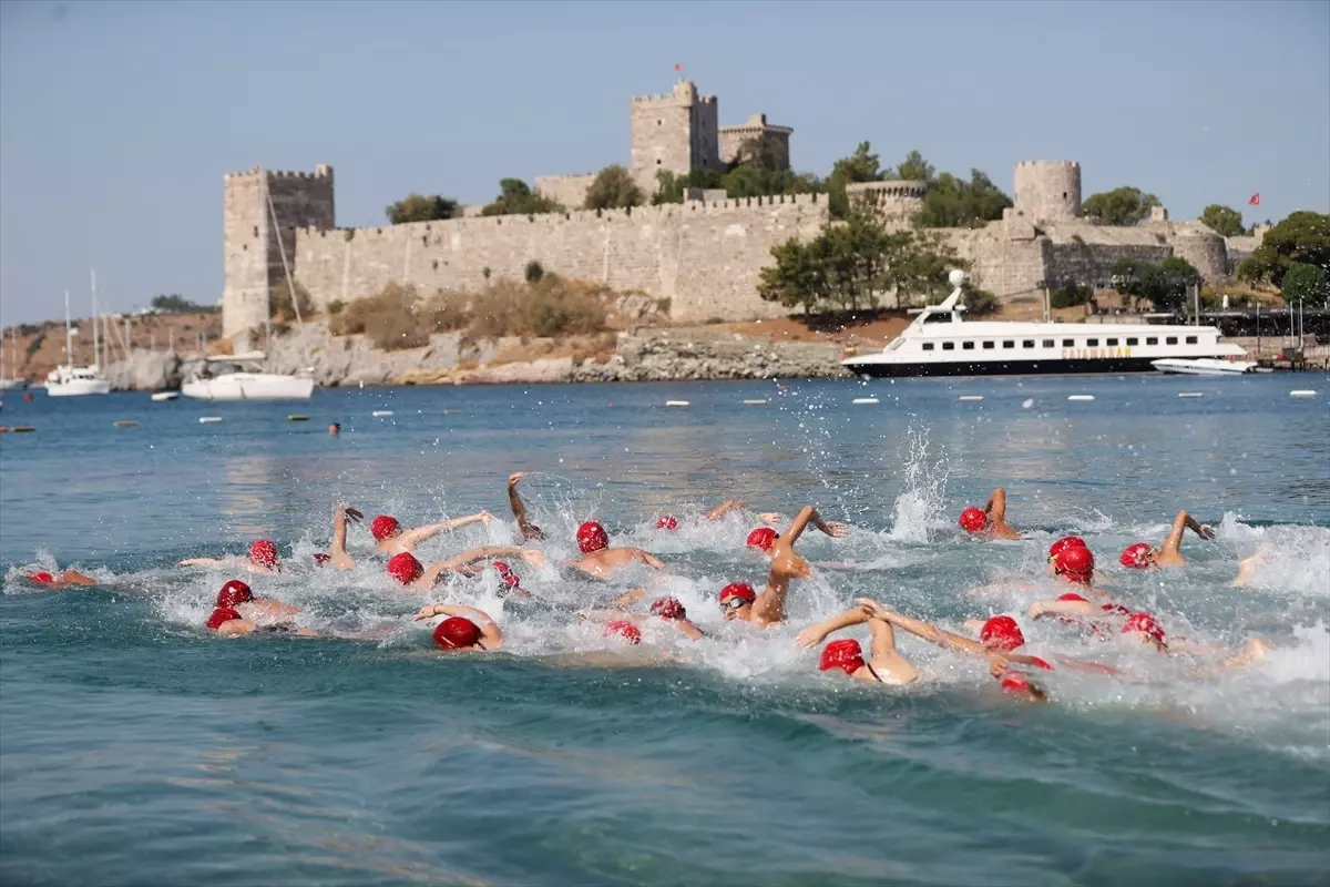 Bodrum'da Sağlıklı Yaşam İçin Yüzme Etkinliği Düzenlendi