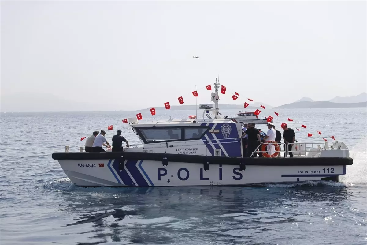 Bodrum'da Şehit Komiser Ekrem Uyar kontrol botu denize indirildi