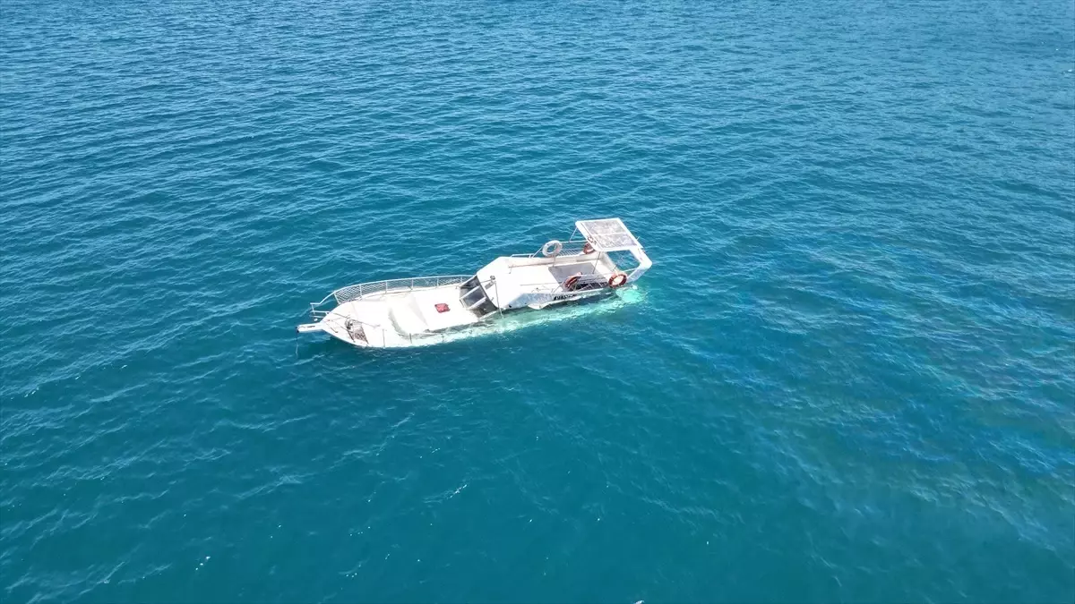Bodrum'da Ahşap Tekne Battı
