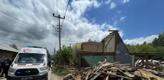 Bolu'da Ahşap Ev Yıkımında Çökmeyle İşçi Yaralandı