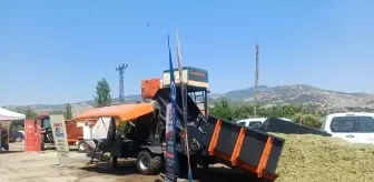 Bolu'da Çiftçilere Silaj Paketleme Makinesi Teslim Edildi