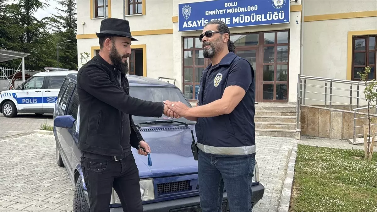 Çalınan Otomobil Sakarya'da Bulundu, Sahibine Teslim Edildi