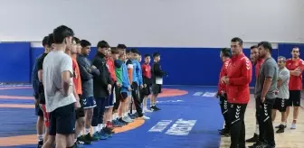 15 Yaş Altı Grekoromen Güreş Milli Takımı Balkan Şampiyonası'na Hazırlanıyor