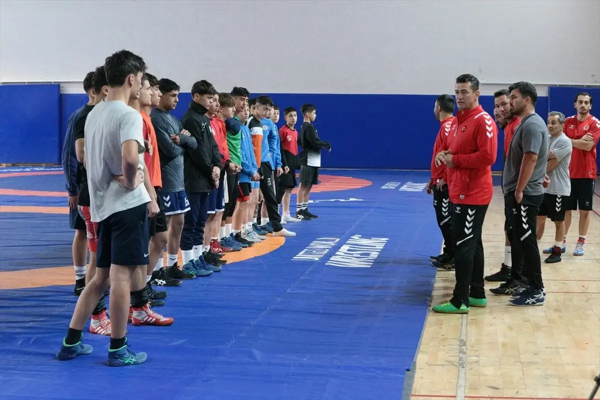 15 Yaş Altı Grekoromen Güreş Milli Takımı Balkan Şampiyonası'na Hazırlanıyor