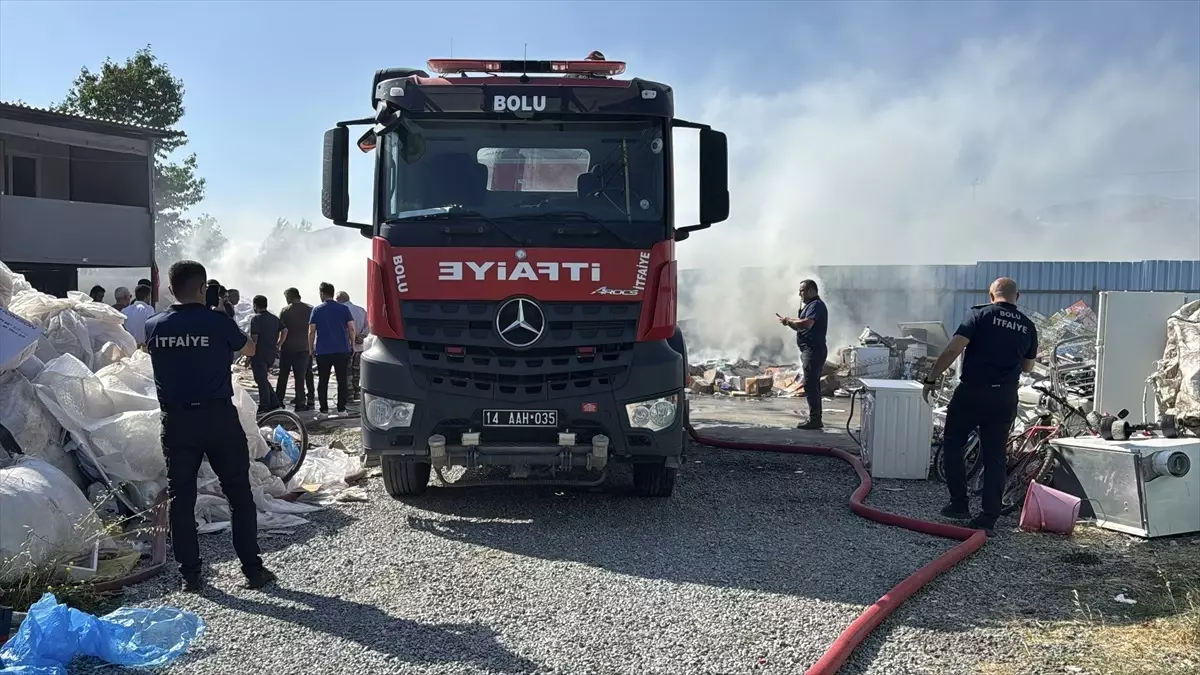 Bolu'da Hurdalıkta Yangın Çıktı
