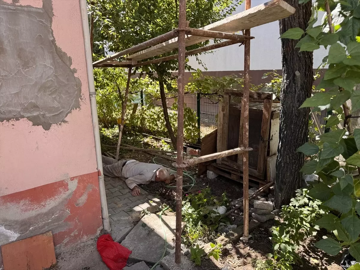 Bolu'da İskeden Düşen İşçi Yaralandı