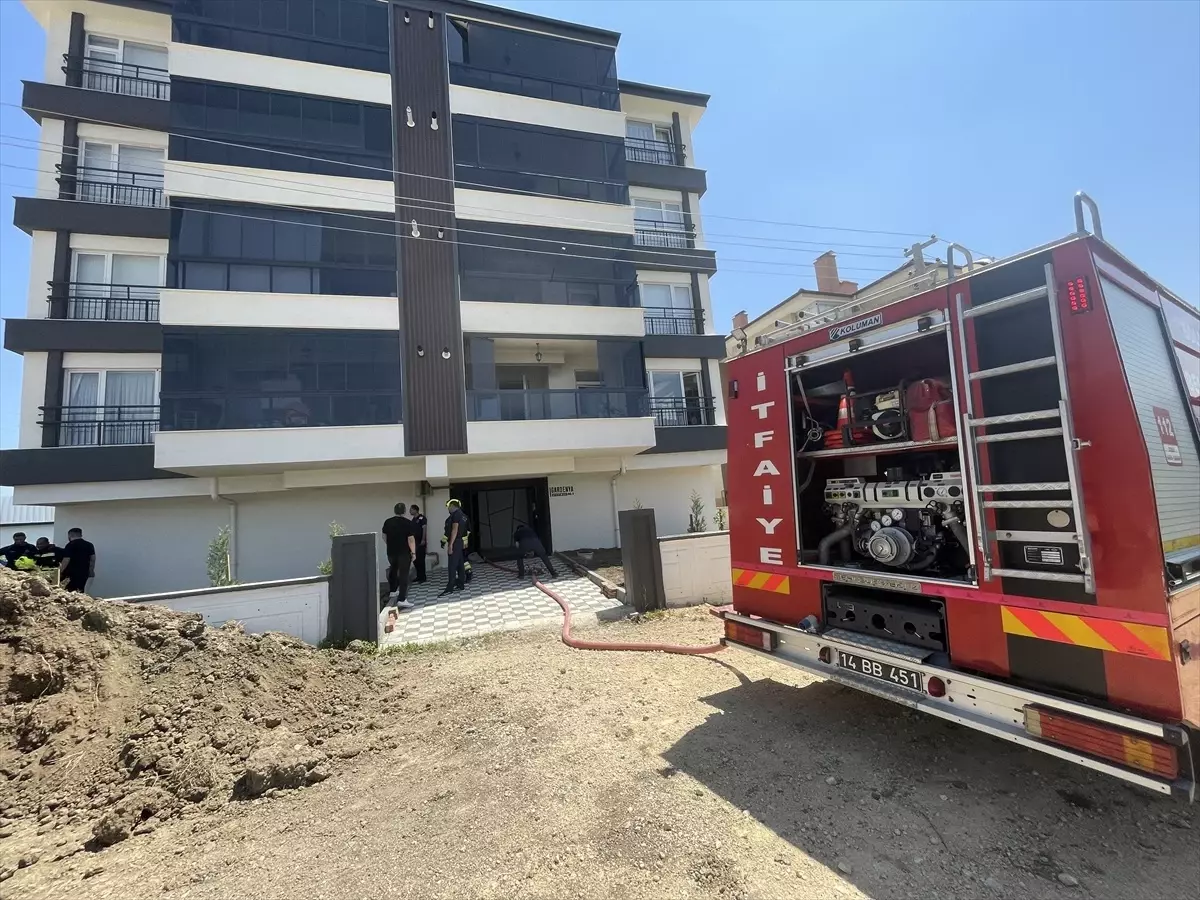 Bolu'da Komşu Yangını Alevleri Büyümeden Söndürdü
