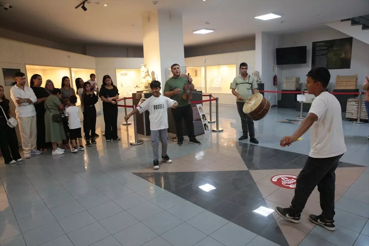 Roman Vatandaşlar Bolu Müzesinde Geleneksel Eğlence Düzenledi