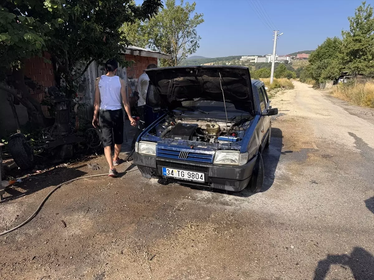 Bolu'da Park Halindeki Otomobilde Yangın Çıktı
