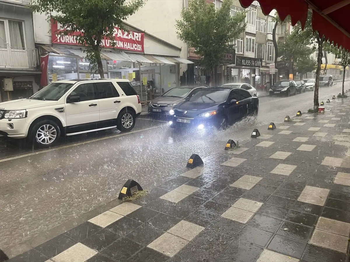 Bolu'da Aniden Bastıran Yağış, Hayatı Olumsuz Etkiledi