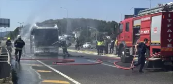 Bolu'da Midibüs Yangını Kontrol Altına Alındı