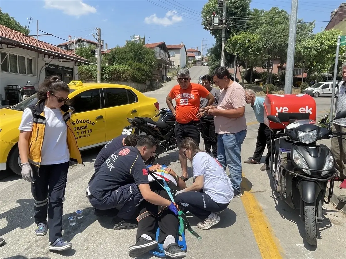 Bolu'da Motosiklet ve Taksi Çarpıştı: Sürücü Yaralandı