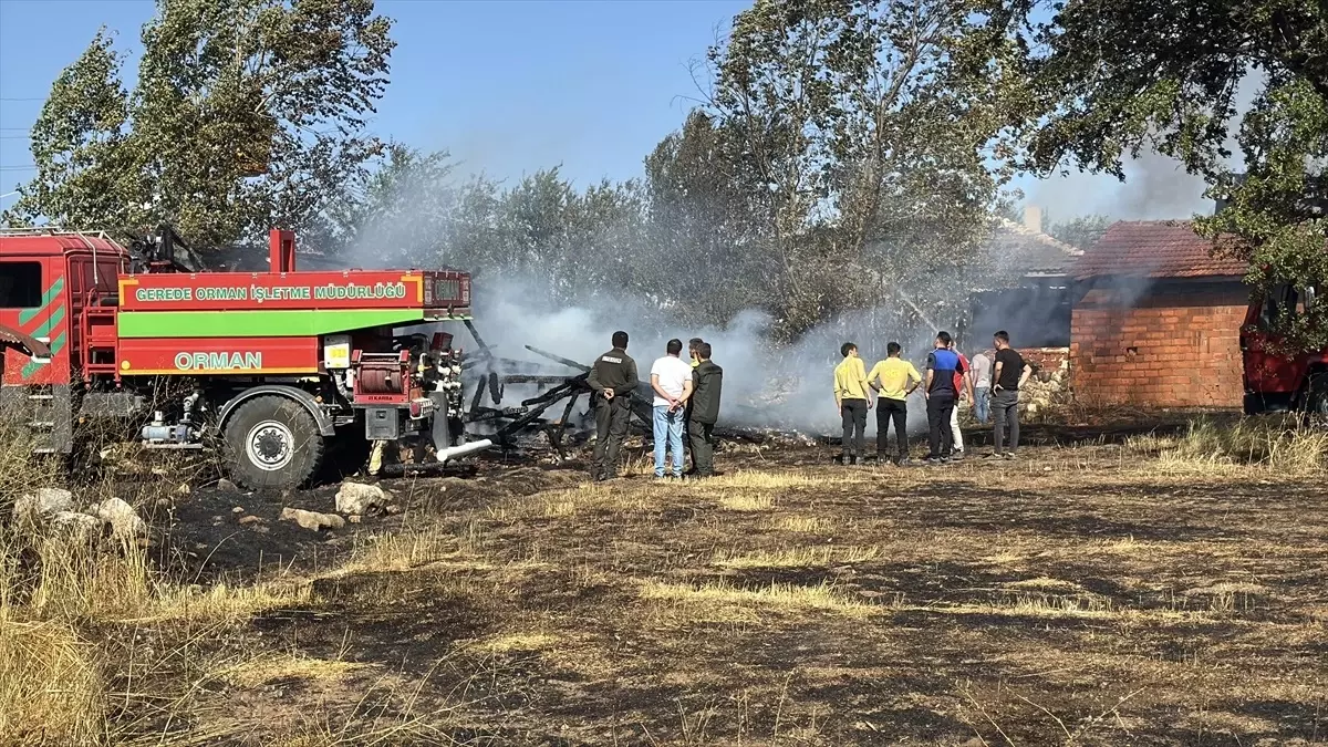 Yeniçağa'da Anız Yangını: Ahşap Ev Kullanılamaz Hale Geldi